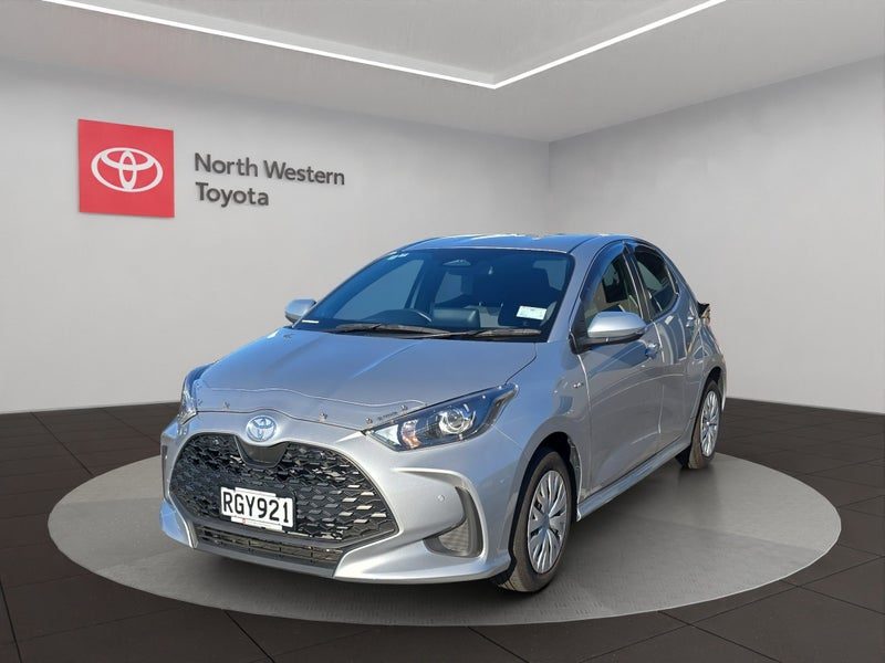 2025 Toyota Yaris GX 1.5L Hybrid FWD Hatchback, photo 3