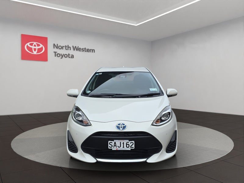2020 Toyota Aqua Hybrid S, photo 2