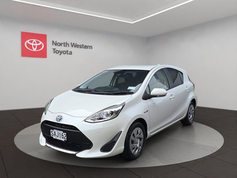 2020 Toyota Aqua Hybrid S, photo 3