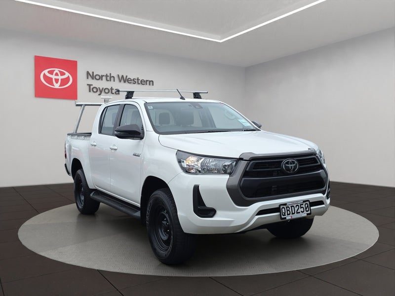2023 Toyota Hilux SR