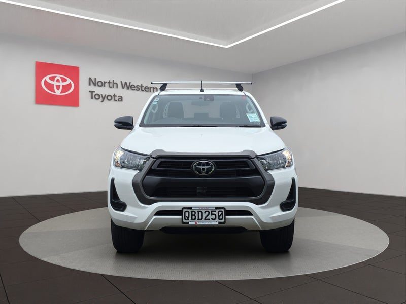 2023 Toyota Hilux SR, photo 2