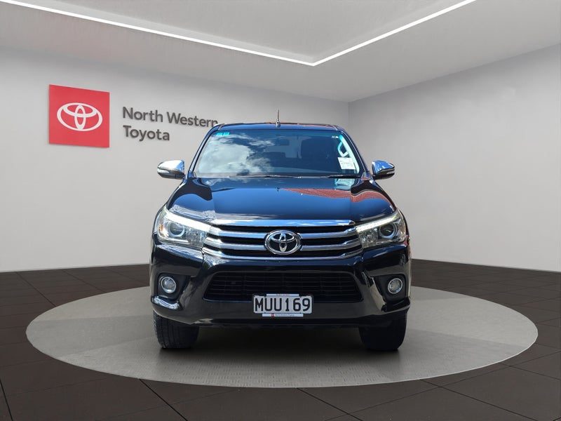 2016 Toyota Hilux SR5, photo 2