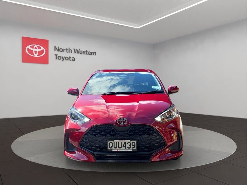 2024 Toyota Yaris GX 1.5L Hybrid FWD Hatchback, photo 2