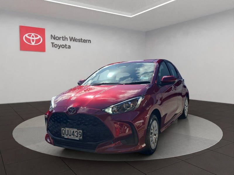 2024 Toyota Yaris GX 1.5L Hybrid FWD Hatchback, photo 3