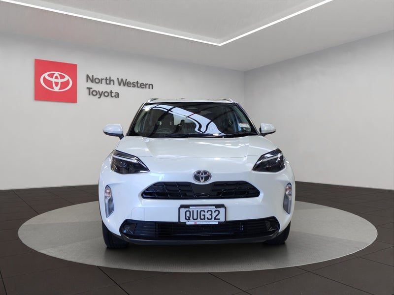 2024 Toyota Yaris Cross GX 1.5L Hybrid FWD SUV, photo 2