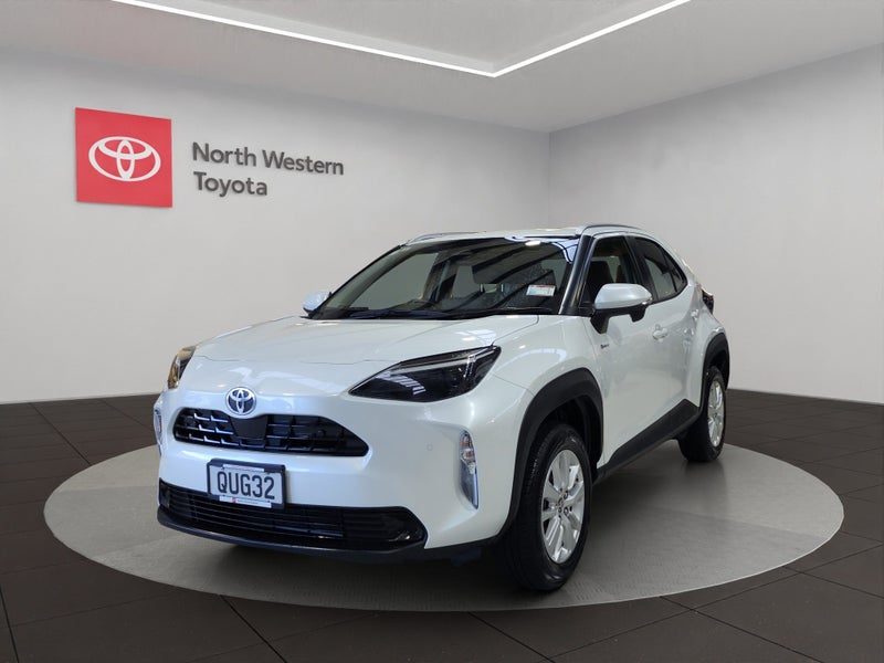 2024 Toyota Yaris Cross GX 1.5L Hybrid FWD SUV, photo 3