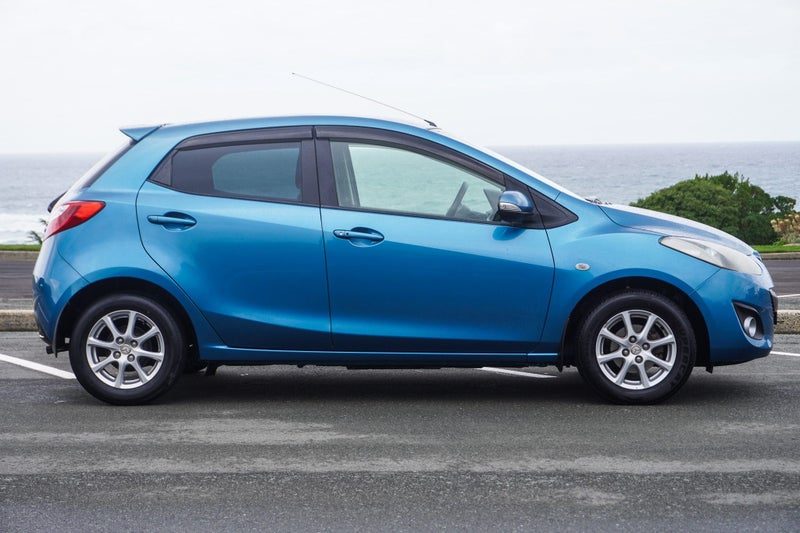 2012 Mazda Demio, photo 2