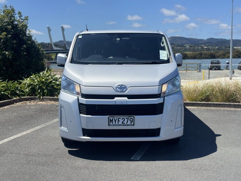 2020 Toyota Hiace ZR Minibus, photo 2