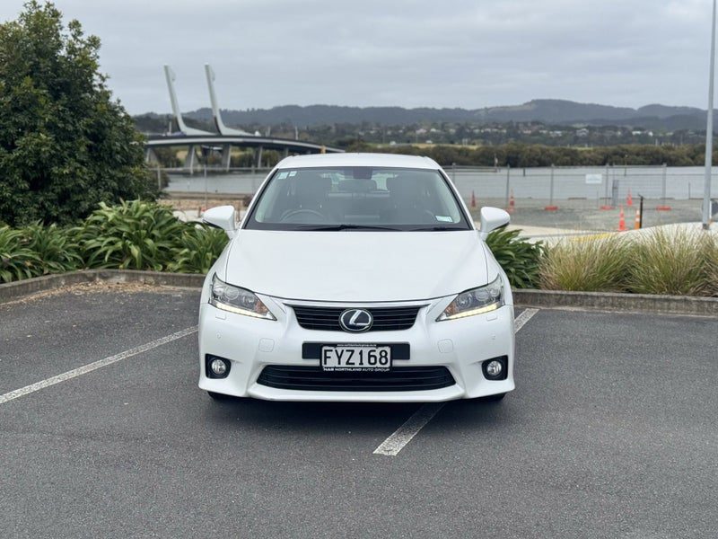 2011 Lexus CT 200h 1.8P Ltd 5 door Hybrid, photo 2