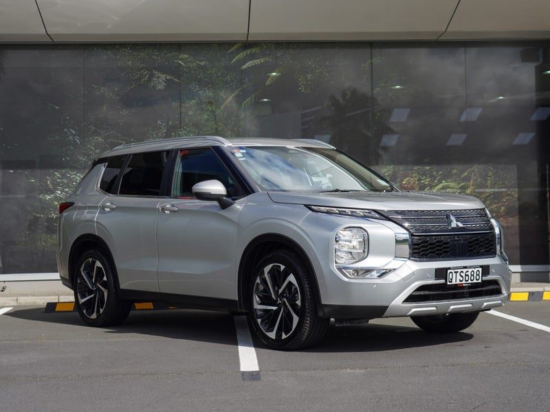 2024 Mitsubishi Outlander XLS 7 Seater, main photo