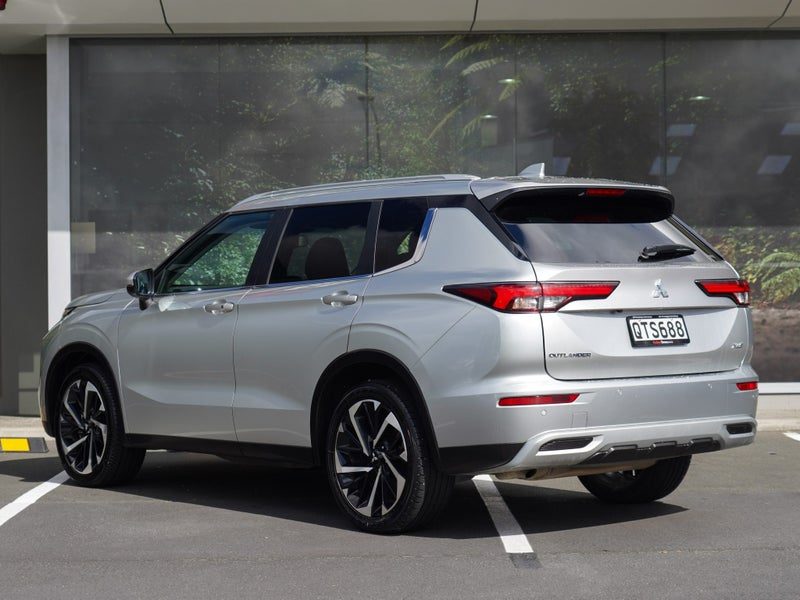 2024 Mitsubishi Outlander XLS 7 Seater, photo 2