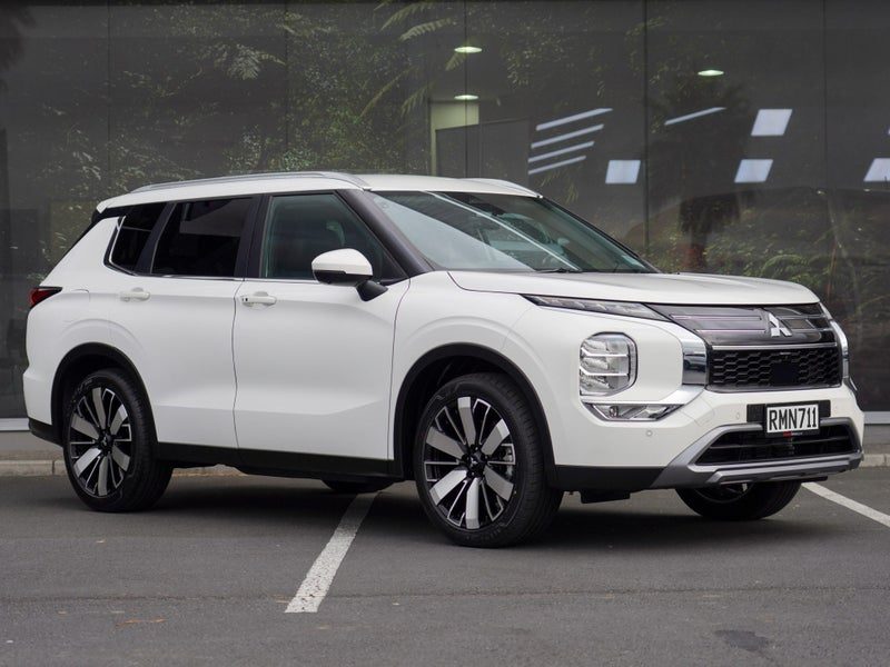 2025 Mitsubishi Outlander VRX 7 Seater