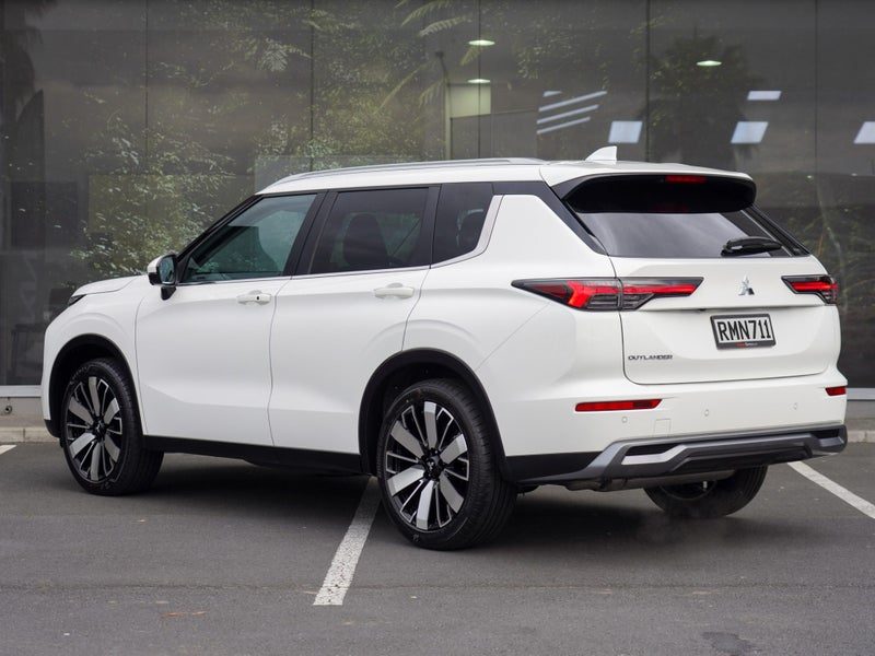 2025 Mitsubishi Outlander VRX 7 Seater, photo 2