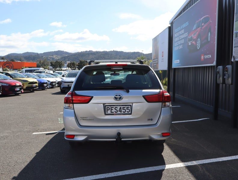 2016 Toyota Corolla Fielder Hybrid, photo 3