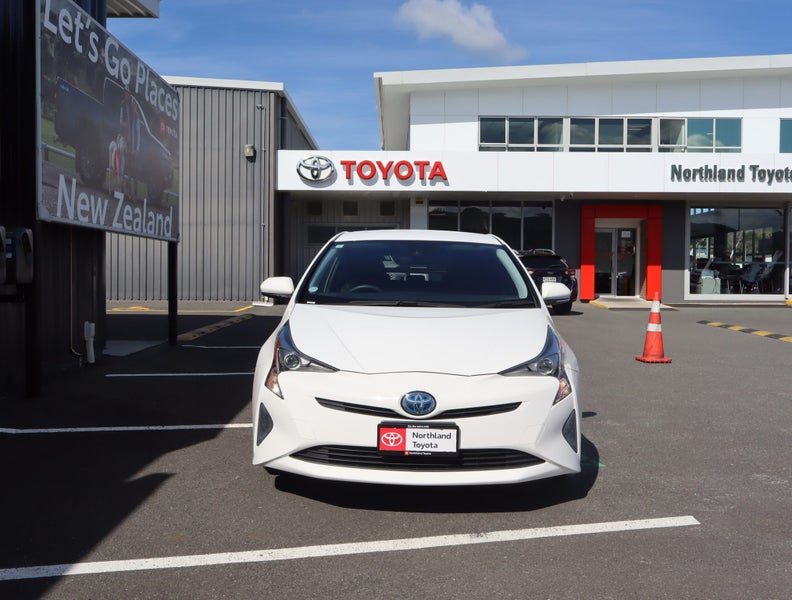 2017 Toyota Prius 1.8 Hybrid E 5 Dr Hatch CVT 2WD, photo 3