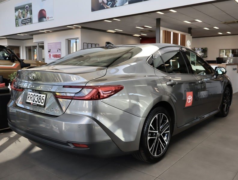 2026 Toyota Camry ZR 2.5P HEV ECVT FWD SD/4D/5S, photo 2