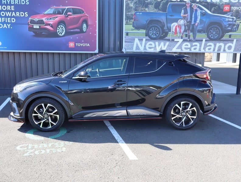 2018 Toyota C-HR 1.8 Hybrid G 5 Dr SUV CVT FWD, photo 3