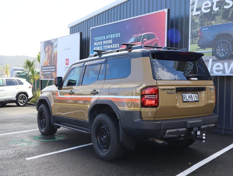 2025 Toyota Land Cruiser Prado Adventure, photo 2