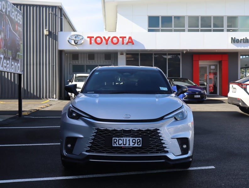 2025 Lexus LBX Cool 1.5P HEV ECVT FWD SUV/5D/5S, photo 2