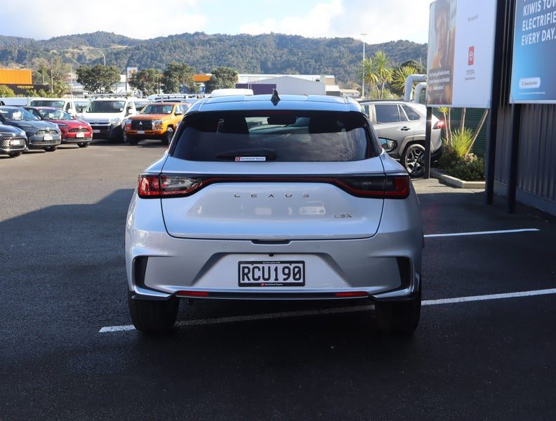 2025 Lexus LBX Cool 1.5P HEV ECVT FWD SUV/5D/5S, photo 3