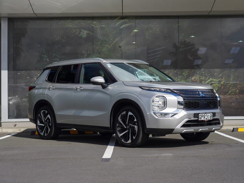 2024 Mitsubishi Outlander XLS 7 Seater, main photo