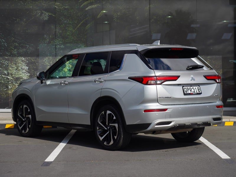 2024 Mitsubishi Outlander XLS 7 Seater, photo 2
