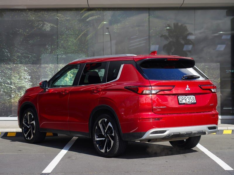2024 Mitsubishi Outlander XLS 7 Seater, photo 2