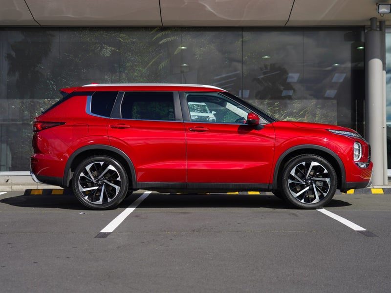 2024 Mitsubishi Outlander XLS 7 Seater, photo 3