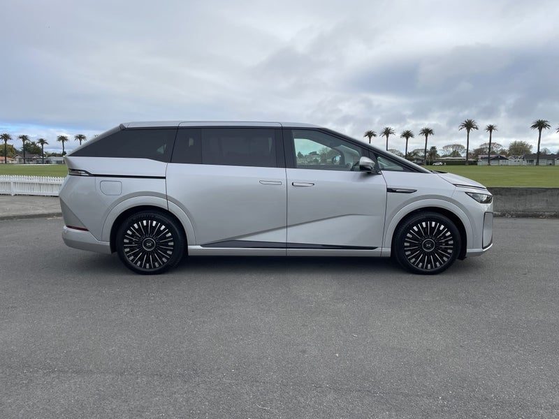 2026 XPENG X9 FWD STANDARD RANGE, photo 2