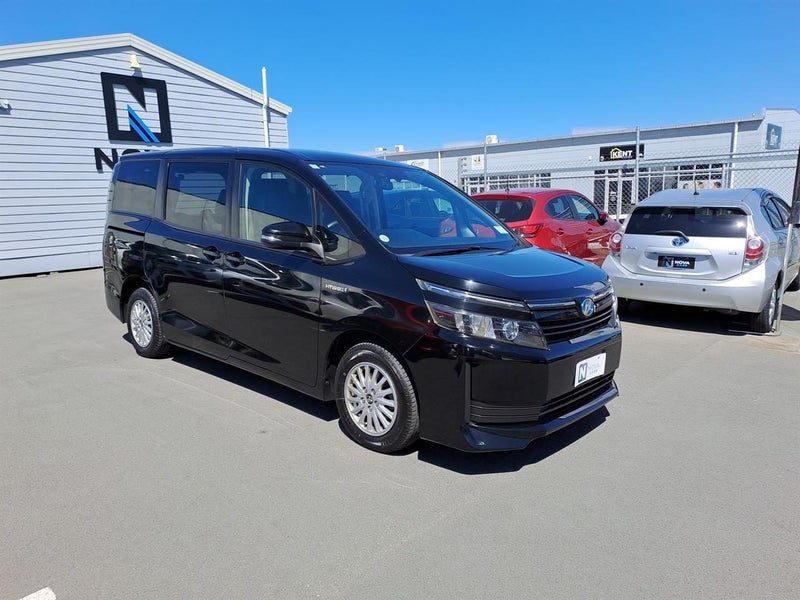 2015 Toyota Voxy Noah Hybrid X 7-Seater