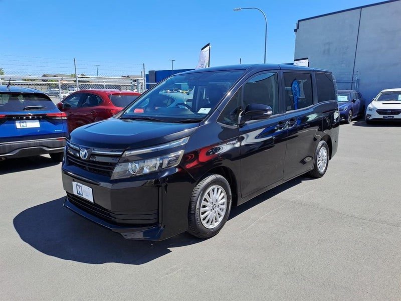 2015 Toyota Voxy Noah Hybrid X 7-Seater, photo 3