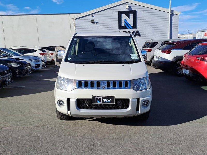2013 Mitsubishi Delica D:5, photo 2