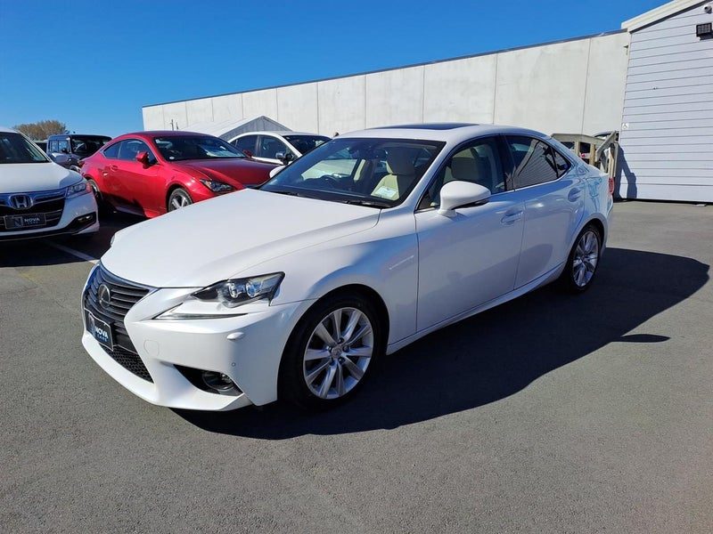 2015 Lexus IS 200t Version L Turbo Sunroof, photo 3