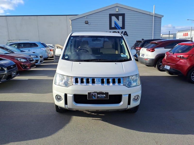 2013 Mitsubishi Delica D5 2.2 4WD Diesel Power Pkg, photo 2
