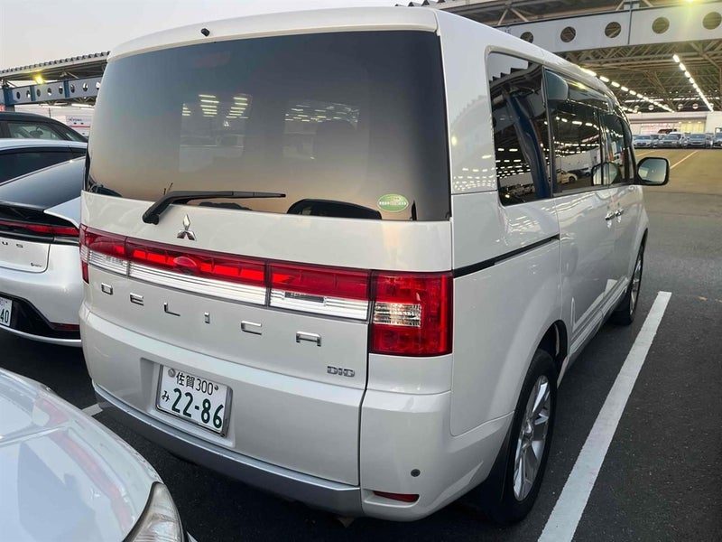 2017 Mitsubishi Delica D5 4WD G Premium 8 Seats, photo 2