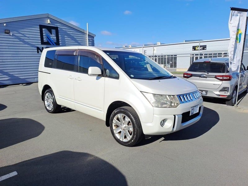 2013 Mitsubishi Delica D5 G Power 4WD 8 Seats