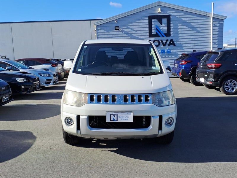2013 Mitsubishi Delica D5 G Power 4WD 8 Seats, photo 2