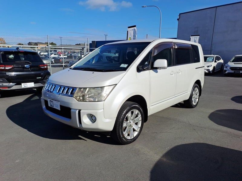 2013 Mitsubishi Delica D5 G Power 4WD 8 Seats, photo 3