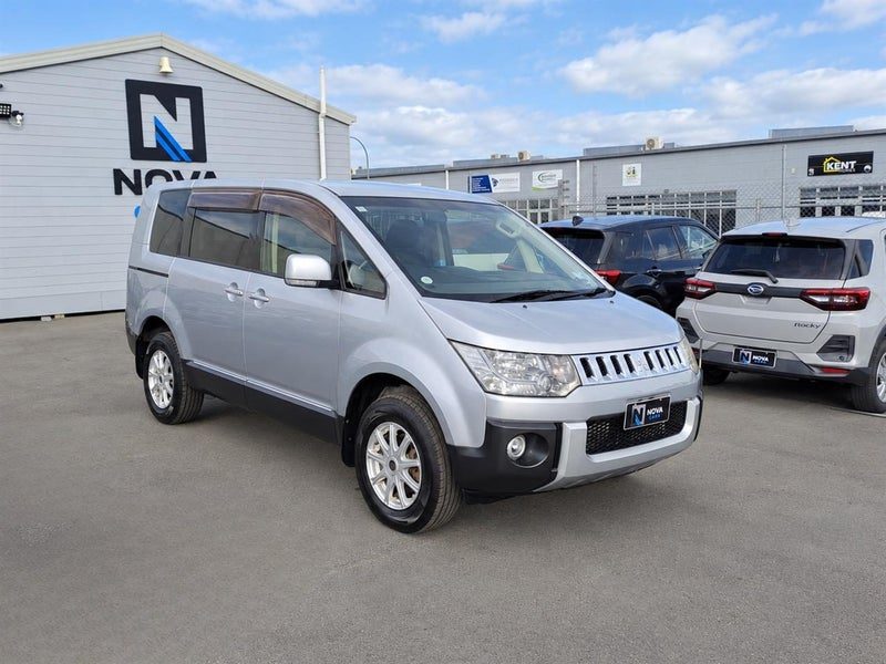2013 Mitsubishi Delica D5 G Power 4WD 8 Seats