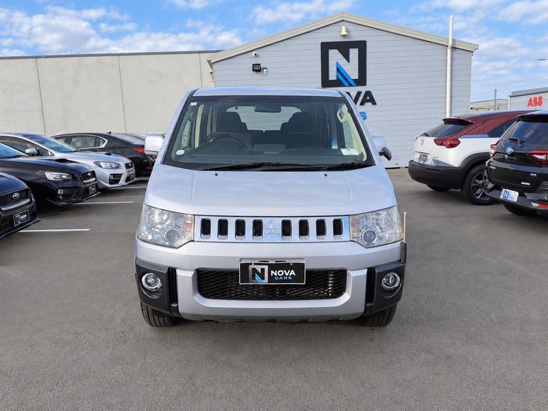 2013 Mitsubishi Delica D5 G Power 4WD 8 Seats, photo 2
