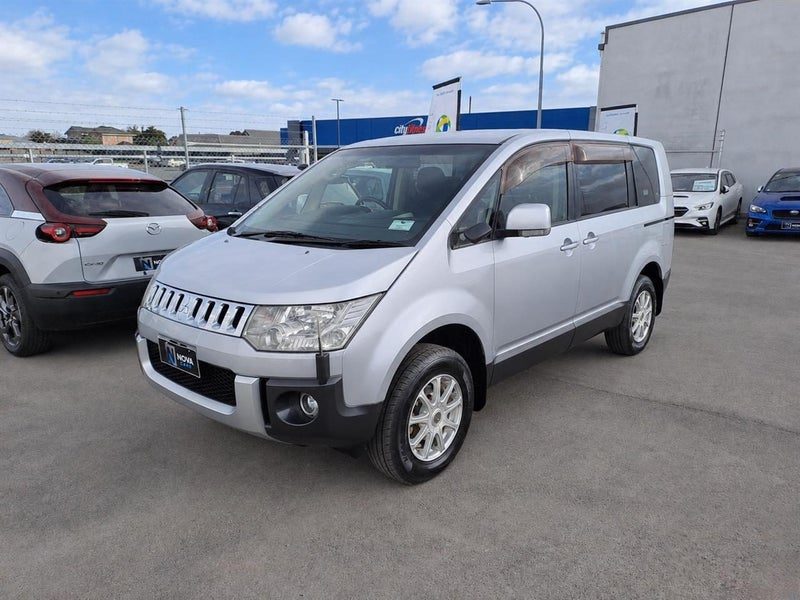 2013 Mitsubishi Delica D5 G Power 4WD 8 Seats, photo 3