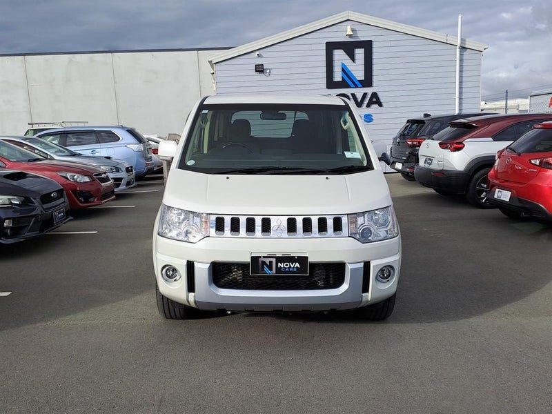 2015 Mitsubishi Delica D5 2.2 4WD Diesel Power Pkg, photo 2