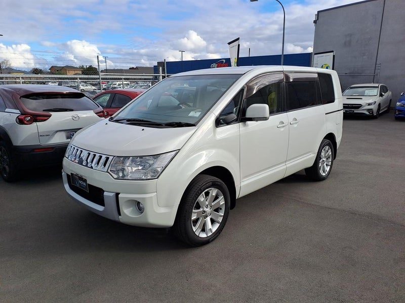 2015 Mitsubishi Delica D5 2.2 4WD Diesel Power Pkg, photo 3