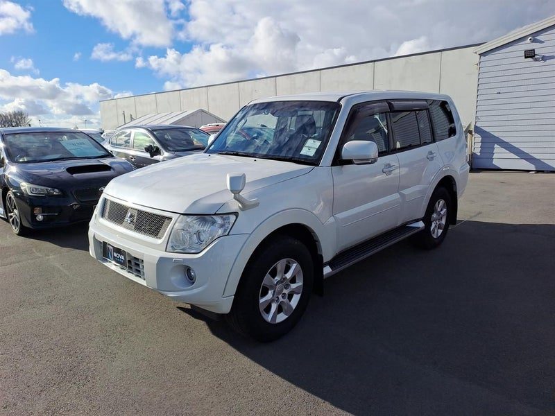 2013 Mitsubishi Pajero 3.0 4WD LWB Exceed, photo 3