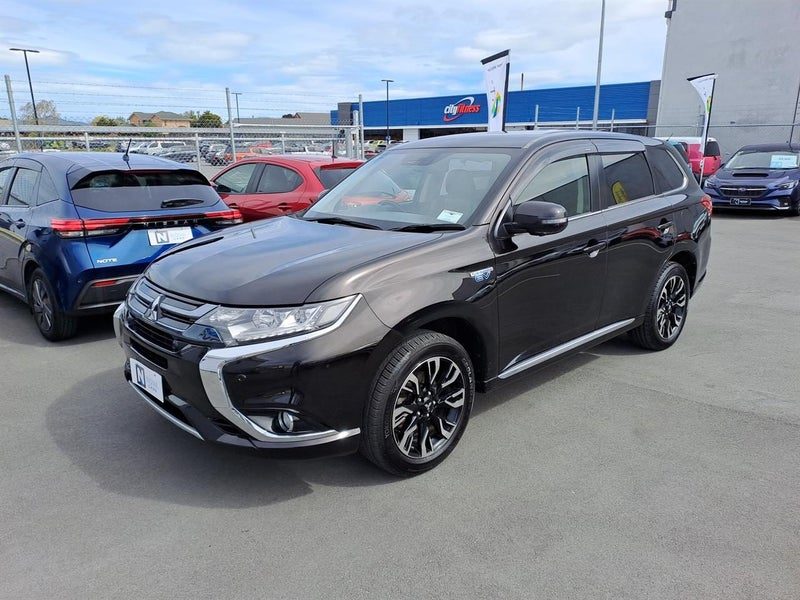 2015 Mitsubishi Outlander 2.0 G 4WD PHEV Facelift, photo 3
