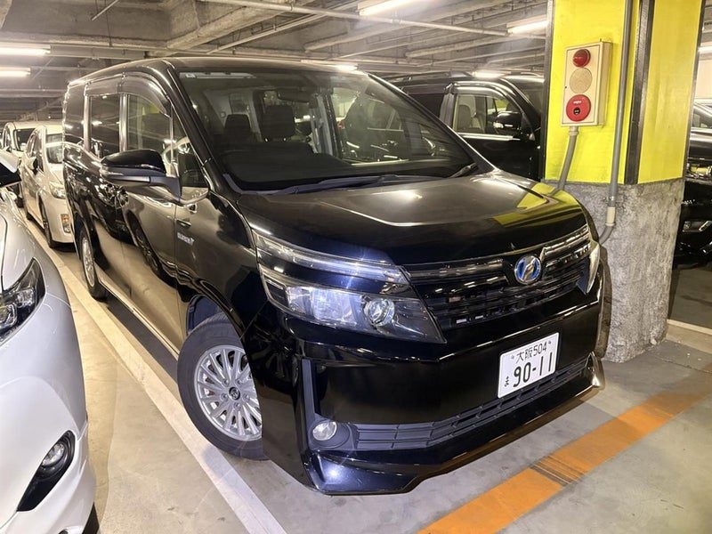 2014 Toyota Voxy Hybrid V Higher-Spec 7-Seater