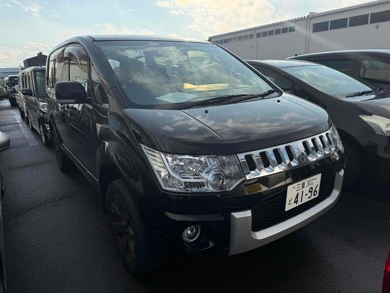 2013 Mitsubishi Delica D5 G Power 4WD 8 Seats