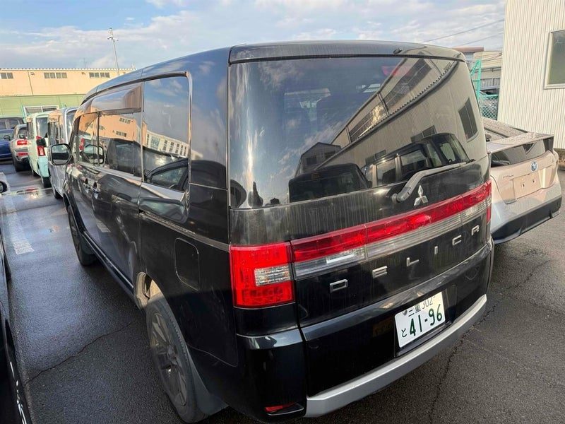 2013 Mitsubishi Delica D5 G Power 4WD 8 Seats, photo 2