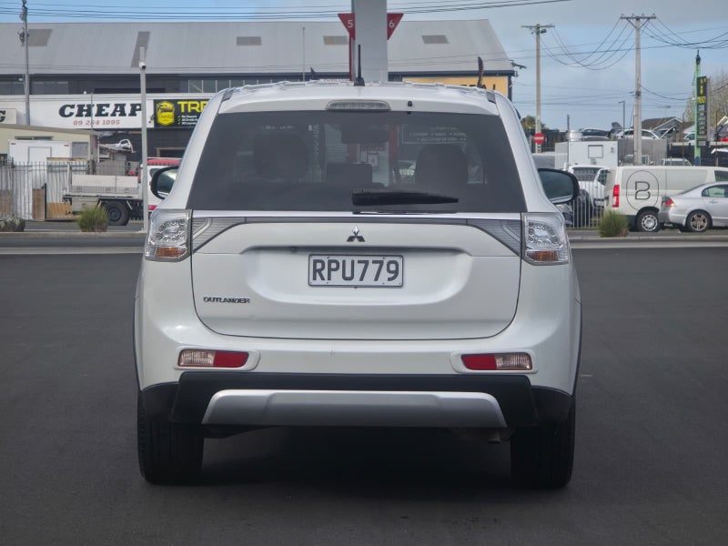 2015 Mitsubishi Outlander, photo 3