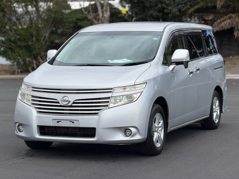 2013 Nissan Elgrand, photo 2